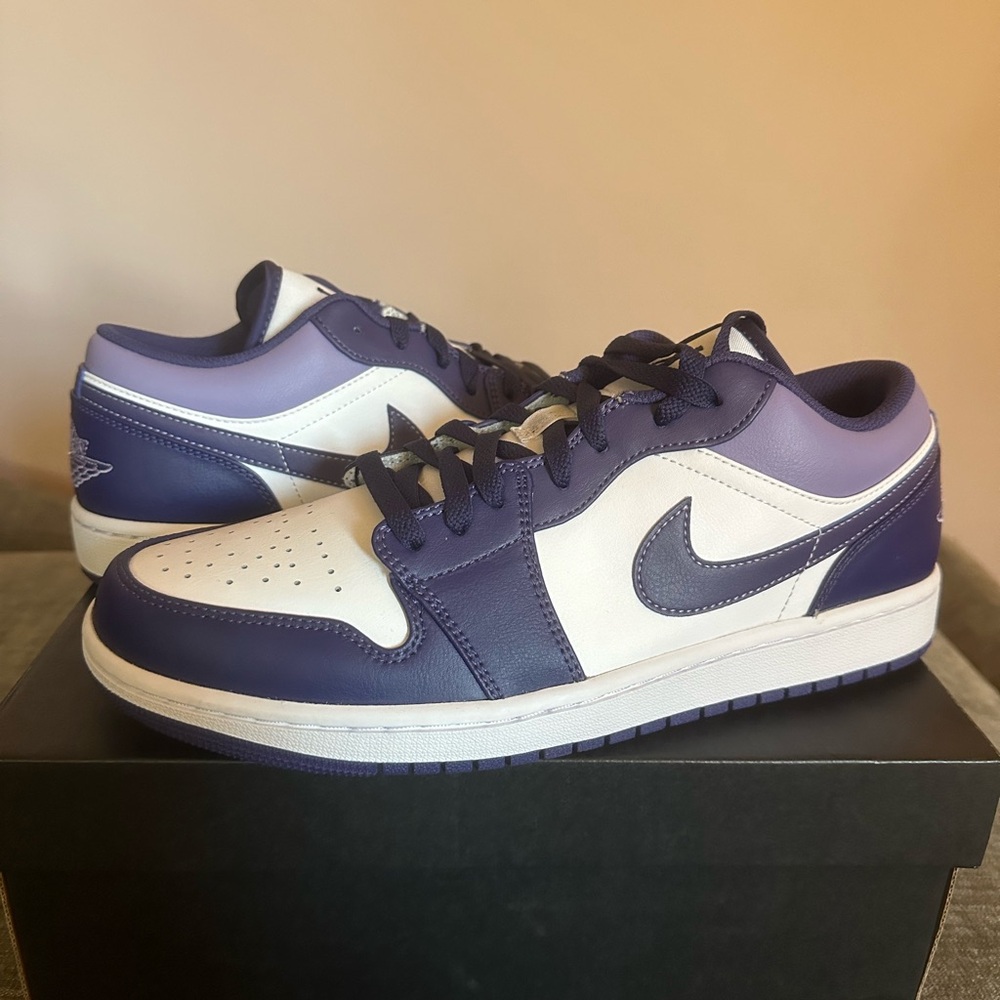 NIKE AIR JORDAN 1 LOW/M 10.5 - W 12